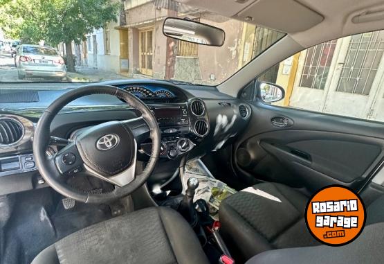 Autos - Toyota Etios xls 1.5 2015 Nafta 101800Km - En Venta