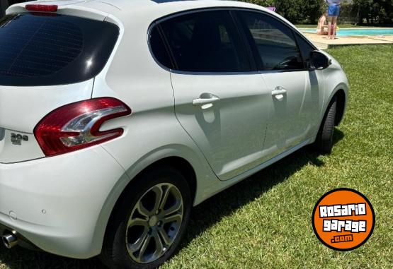 Autos - Peugeot 208 2015 Nafta 84000Km - En Venta