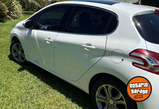 Autos - Peugeot 208 2015 Nafta 84000Km - En Venta