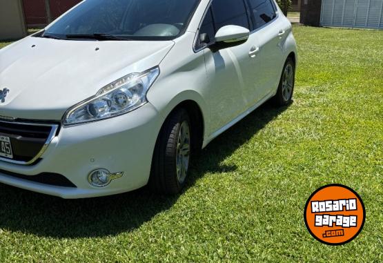 Autos - Peugeot 208 2015 Nafta 84000Km - En Venta