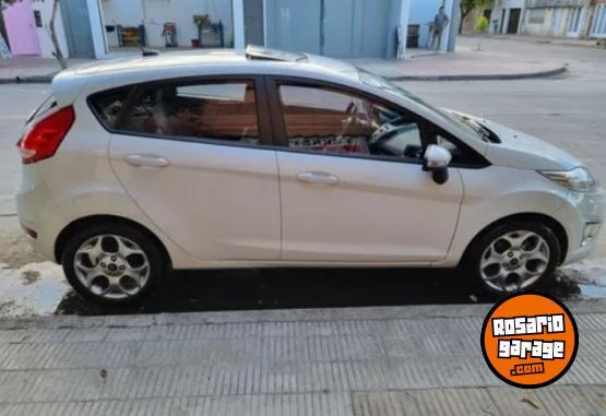 Autos - Ford Fiesta Kinetic Titanium 2012 Nafta 200000Km - En Venta