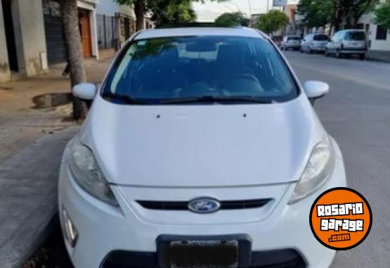 Autos - Ford Fiesta Kinetic Titanium 2012 Nafta 200000Km - En Venta