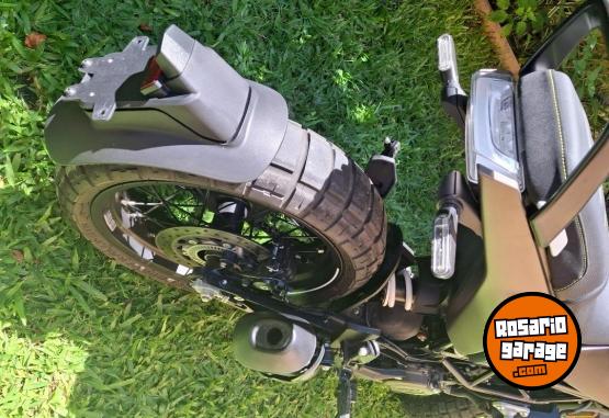 Motos - Husqvarna Svartpilen 401 2024 Nafta 7200Km - En Venta