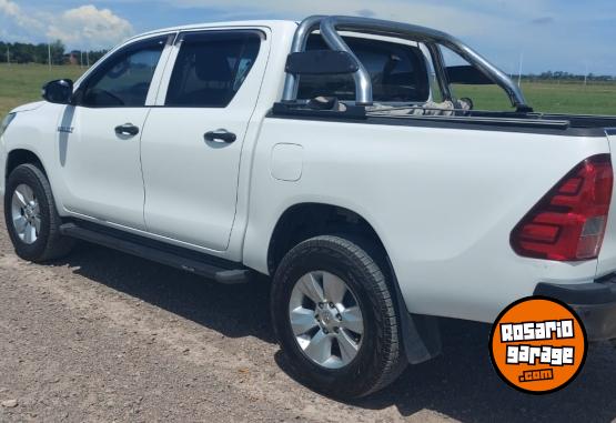 Camionetas - Toyota Hilux DX Pack 2.4TDI 4X2 2016 Diesel 220000Km - En Venta