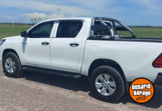 Camionetas - Toyota Hilux DX Pack 2.4TDI 4X2 2016 Diesel 220000Km - En Venta