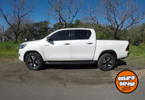 Camionetas - Toyota Hilux 2.8L SRX Aut Cuero 2020 Diesel 48000Km - En Venta