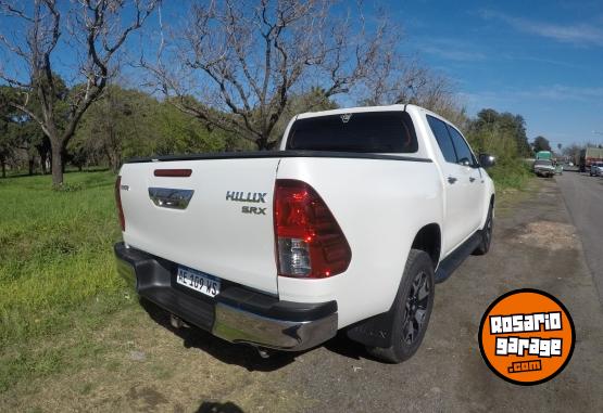 Camionetas - Toyota Hilux 2.8L SRX Aut Cuero 2020 Diesel 48000Km - En Venta