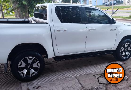 Camionetas - Toyota Hilux SR 2019 Diesel 90000Km - En Venta