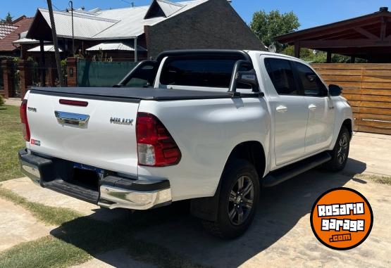 Camionetas - Toyota Hilux SR 2023 Diesel 55000Km - En Venta