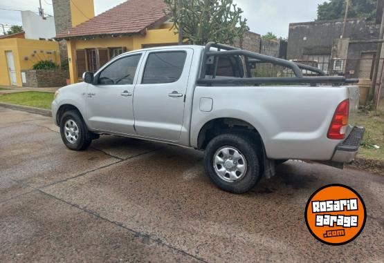 Camionetas - Toyota HILUX DX 2.5 TD 2005 Diesel 600000Km - En Venta