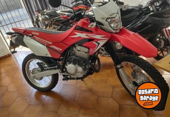 Motos - Honda Tornado 250 2023 Nafta 2000Km - En Venta