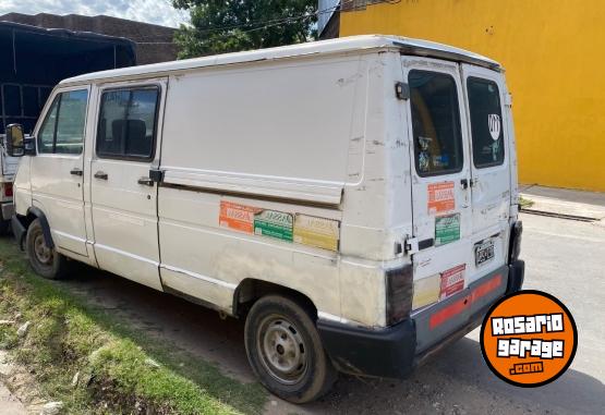 Utilitarios - Renault Trafic Larga 1997 Diesel 111111Km - En Venta