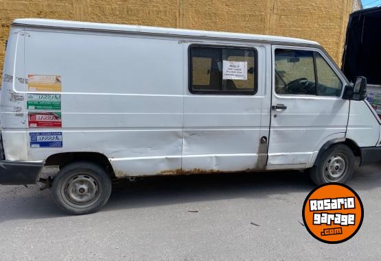 Utilitarios - Renault Trafic Larga 1997 Diesel 111111Km - En Venta