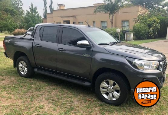 Camionetas - Toyota Hilux SRV 4x4 2020 Diesel 175000Km - En Venta