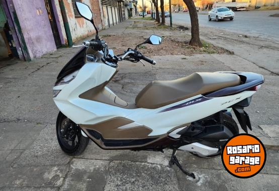 Motos - Honda Pcx 150 dlx 2022 Nafta 5000Km - En Venta