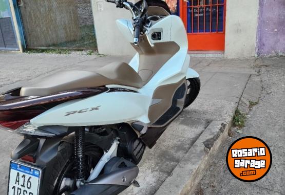 Motos - Honda Pcx 150 dlx 2022 Nafta 5000Km - En Venta