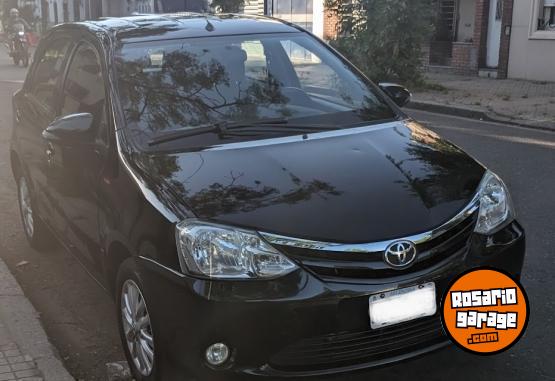 Autos - Toyota Etios XLS 5 Puertas 2015 Nafta 97255Km - En Venta