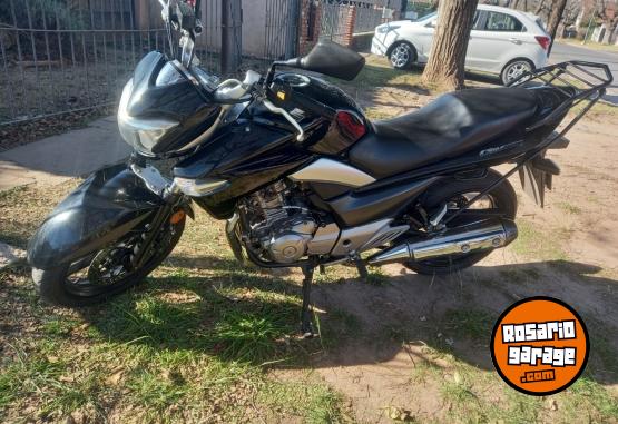 Motos - Suzuki Inazuma GW250 2015 Nafta 42000Km - En Venta