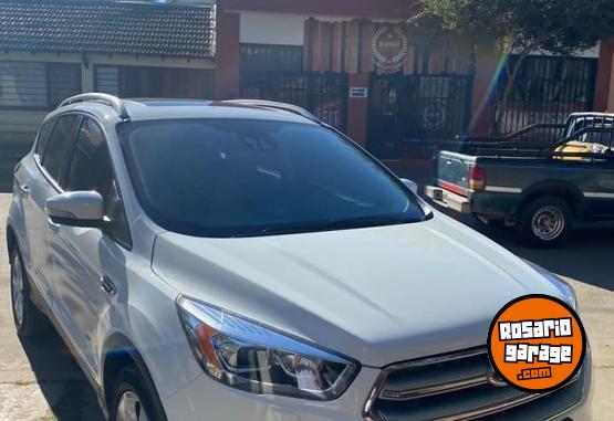 Camionetas - Ford Kuga 2.0 2017 Nafta 100Km - En Venta