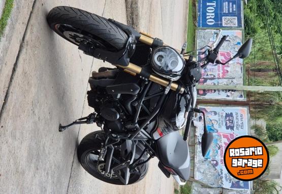 Motos - Benelli 752s 2023 Nafta 8500Km - En Venta