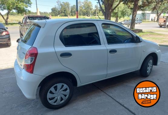 Autos - Toyota Etios 2022 Nafta 30000Km - En Venta