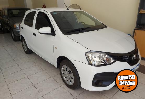 Autos - Toyota Etios 2022 Nafta 30000Km - En Venta