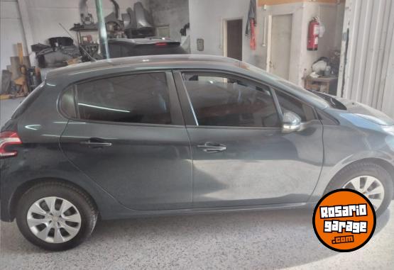 Autos - Peugeot 208 2014 Nafta 98000Km - En Venta