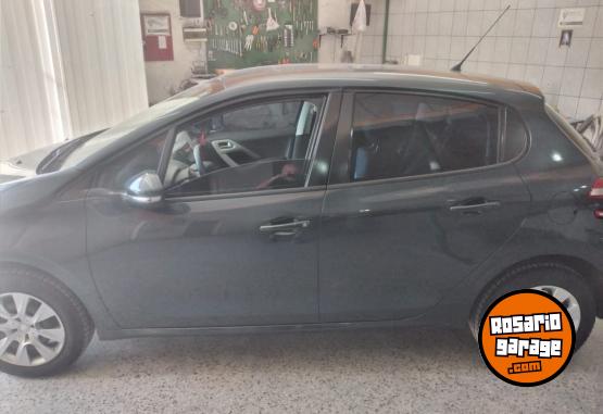 Autos - Peugeot 208 2014 Nafta 98000Km - En Venta