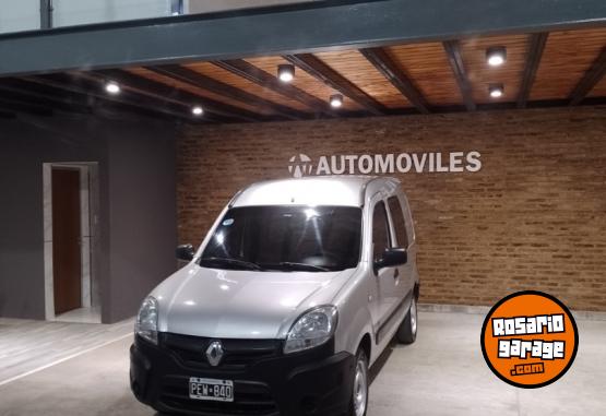 Utilitarios - Renault Kangoo 2015 GNC 194000Km - En Venta