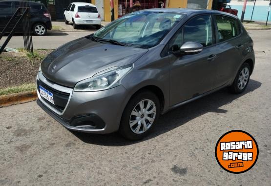 Autos - Peugeot 208 2016 Nafta 142000Km - En Venta