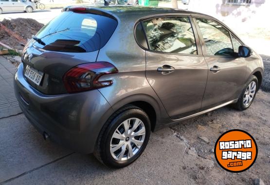 Autos - Peugeot 208 2016 Nafta 142000Km - En Venta