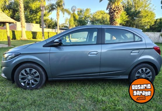 Autos - Chevrolet Onix joy Black 2023 Nafta 18000Km - En Venta