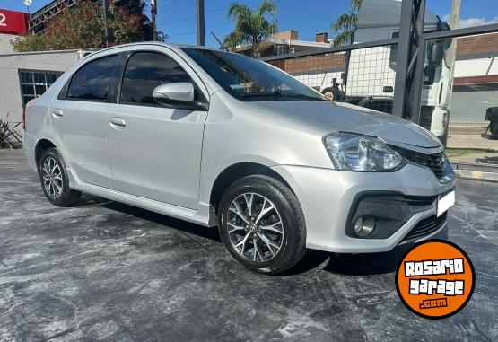 Autos - Toyota Etios 4p 2017 Nafta 98000Km - En Venta