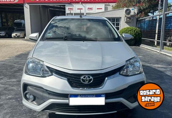 Autos - Toyota Etios 4p 2017 Nafta 98000Km - En Venta