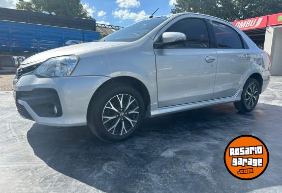 Autos - Toyota Etios 4p 2017 Nafta 98000Km - En Venta