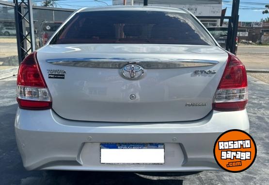 Autos - Toyota Etios 4p 2017 Nafta 98000Km - En Venta