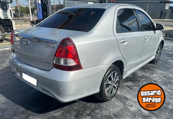 Autos - Toyota Etios 4p 2017 Nafta 98000Km - En Venta