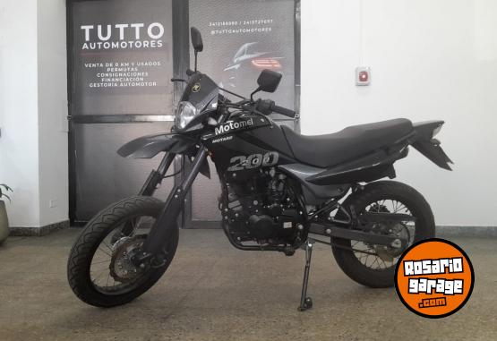 Motos - Motomel 200, motard 2012 Nafta 7900Km - En Venta