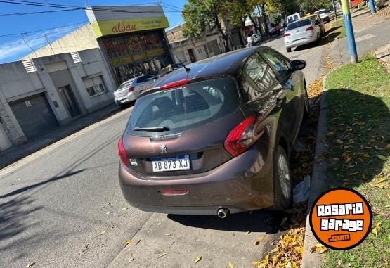 Autos - Peugeot 208 2017 Nafta 57200Km - En Venta