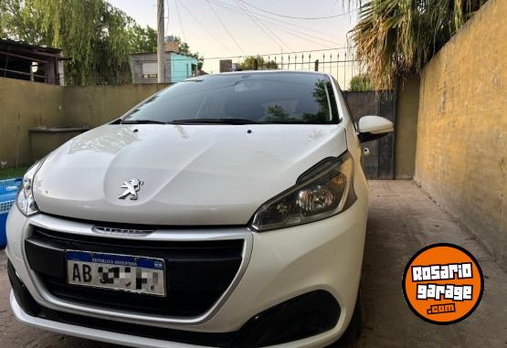 Autos - Peugeot 208 2017 Nafta 94400Km - En Venta