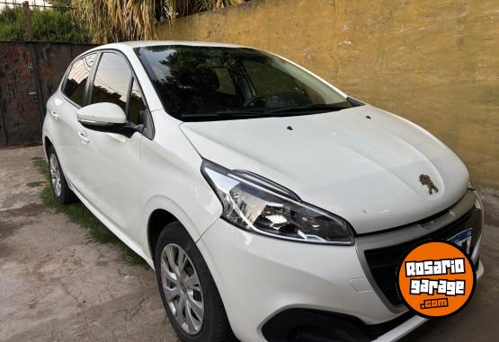 Autos - Peugeot 208 2017 Nafta 94400Km - En Venta