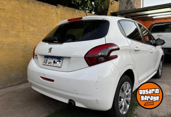 Autos - Peugeot 208 2017 Nafta 94400Km - En Venta