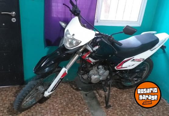 Motos - Motomel Skua 250 pro 2015 Nafta 7650Km - En Venta