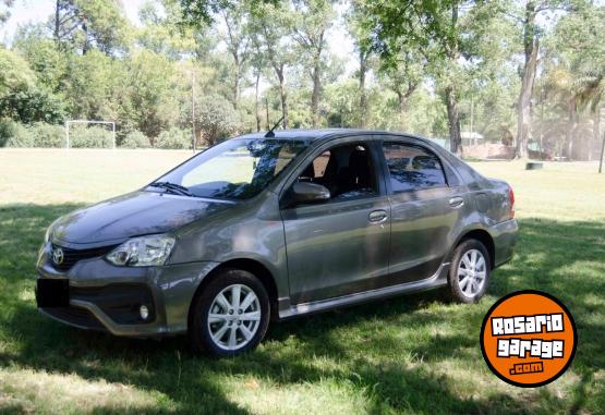 Autos - Toyota Etios XLS AT Sedan 5 puer 2017 Nafta 100000Km - En Venta