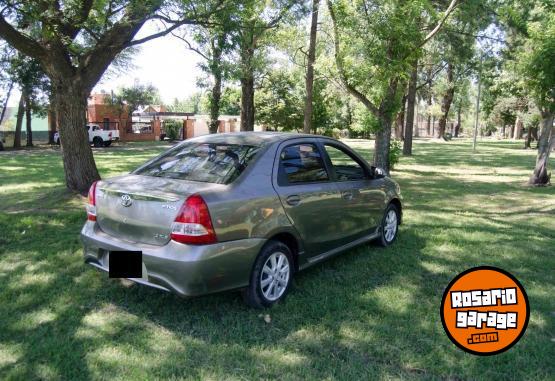 Autos - Toyota Etios XLS AT Sedan 5 puer 2017 Nafta 100000Km - En Venta