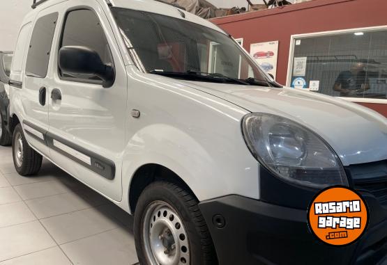 Utilitarios - Renault Kangoo 2015 GNC 118000Km - En Venta