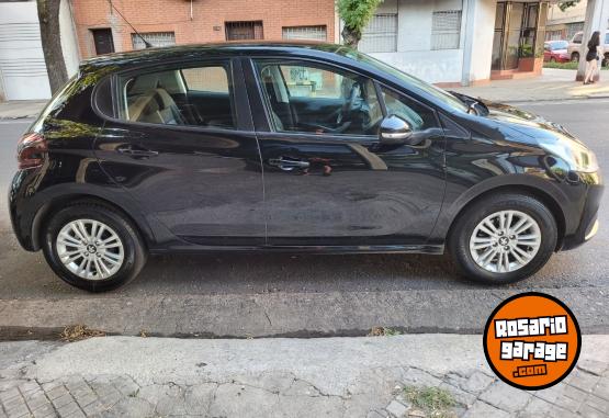 Autos - Peugeot 208 Active Plus 2017 Nafta 130000Km - En Venta