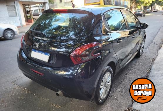 Autos - Peugeot 208 Active Plus 2017 Nafta 130000Km - En Venta