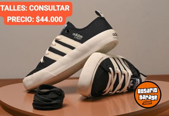 Indumentaria - Zapatillas Adidas ⛰️ - En Venta