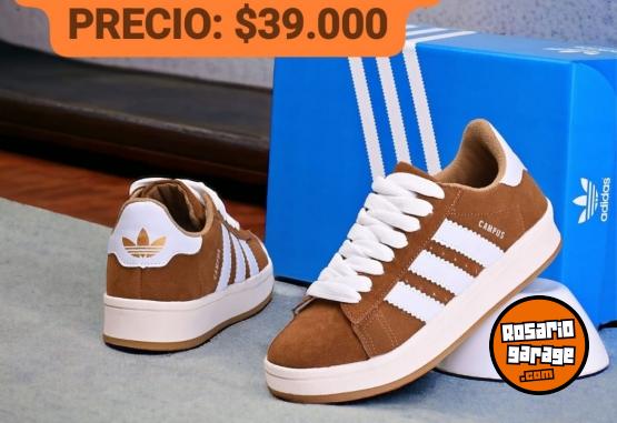 Indumentaria - Zapatillas Adidas ⛰️ - En Venta